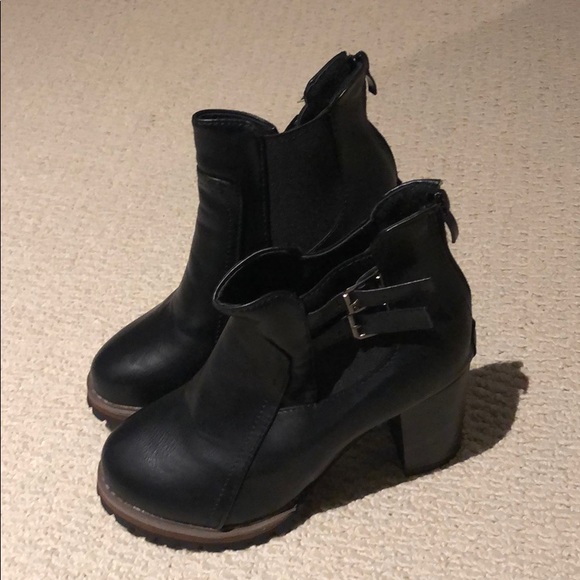 Stylish high heels boots - Picture 3 of 12